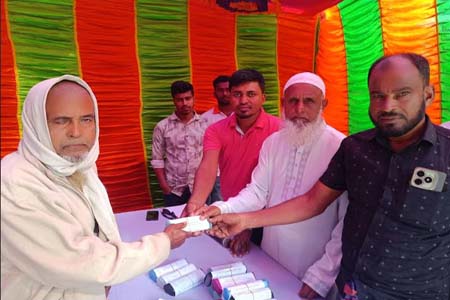 ঝিনাইদহে ২ শতাধিক চক্ষু রোগীদের মাঝে বিনামূল্যে চশমা বিতরণ