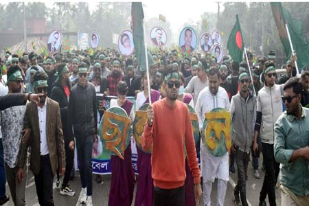 গ্রুপের মধ্যে হাতাহাতি
