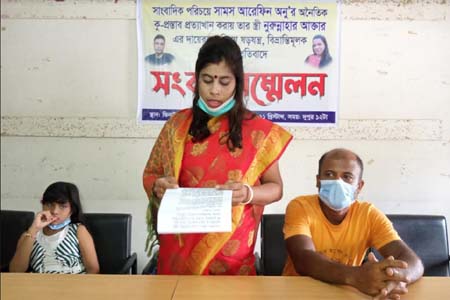 ঝিনাইদহে কথিত সাংবাদিক দম্পতির প্রতারণা, বিচার চেয়ে ভুক্তভোগী নারীর সংবাদ সম্মেলন