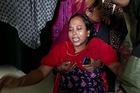 কালীগঞ্জে পিকআপ ভ্যানের ধাক্কায় মায়ের কোল থেকে পড়ে শিশু নিহত