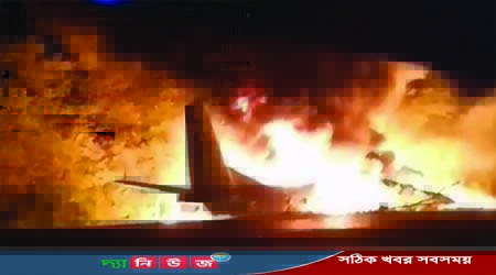 বোয়িং ৭৩৭ প্লেন বিধ্বস্ত