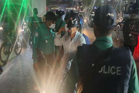 একদিনে রাজধানীর ৭ এলাকায় ককটেল বিস্ফোরণ, আহত ১