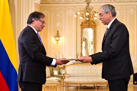 রাষ্ট্রদূত ইমরানের পরিচয়পত্র পেশ