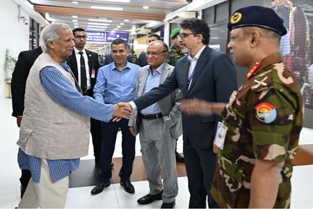 দেশ ফিরেছেনে প্রধান উপদেষ্টা