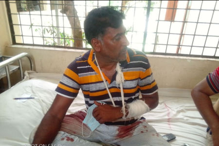 কালকিনিতে পৌর কাউন্সিলরের হামলায় ভাংচুর ৭টি বসত ঘর, আহত ৬