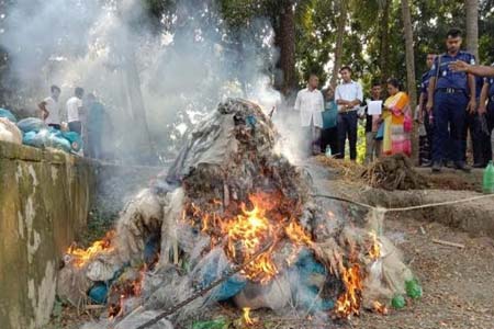 বাগেরহাটের মোল্লাহাটে মোবাইল কোর্টে কারেন্ট জাল পুড়িয়ে ভষ্ম