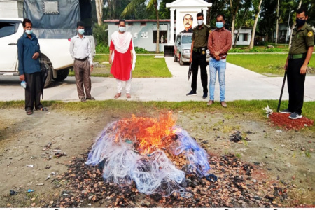 আগৈলঝাড়ায় প্রশাসনের অভিযানে অবৈধ কারেন্ট জাল জব্দ