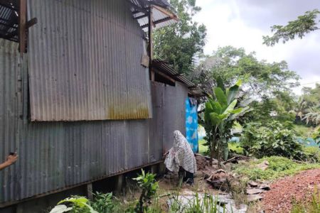 জমি বিরোধে বসতঘরে আগুন দেওয়ার চেষ্টা