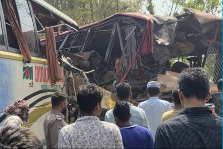 ডাসারে বাসের মুখোমুখি সংঘর্ষে নিহত ২-আহত ২০