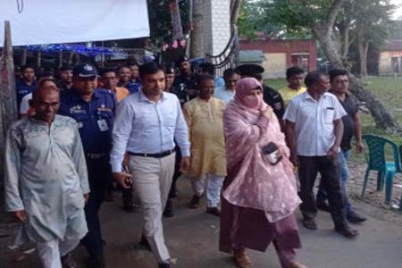 মন্দির পরিদর্শন করলেন জেলা প্রশাসক