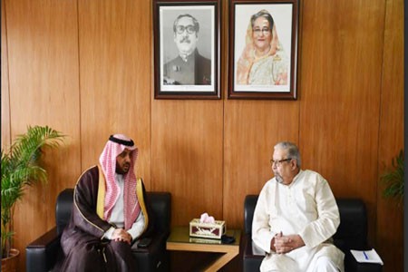 প্রবাসী কল্যাণ ও বৈদেশিক কর্মসংস্থান মন্ত্রীর সাথে সৌদি আরবের রাষ্ট্রদূতের বৈঠক