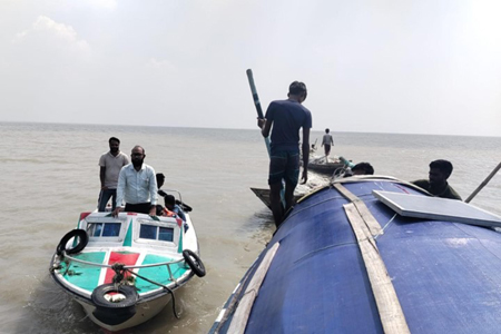 নিষেধাজ্ঞার ভেতর ইলিশ শিকার, প্রশাসনের অভিযান