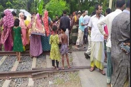 ট্রেনের ধাক্কায় নিহত