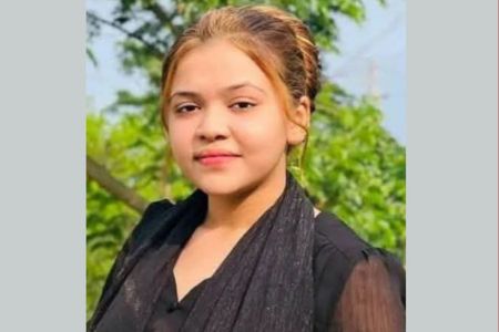 একটি দুর্ঘটনায় মা-বাবার ভবিষ্যৎ স্বপ্নের সমাধি