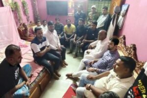 ডেঙ্গু আক্রান্ত যুবদল নেতা নজরুলের খোঁজ নিতে বাসায় ইমদাদুল হক ইমদাদ