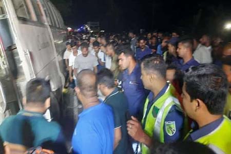 গৌরনদীতে বাস চাপায় নিহত-২