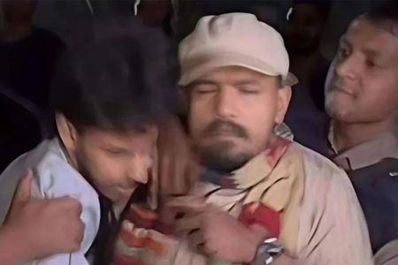 সোহরাওয়ার্দী উদ্যানে অভিযানে মারধরের ঘটনায় চার পুলিশ সদস্য প্রত্যাহার