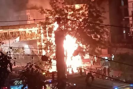 রাজধানীর নদ্দায় এলাকায় ভয়াবহ আগুন
