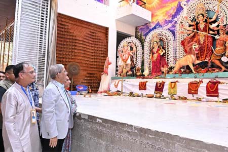 ঢাকেশ্বরী মন্দিরের পূজামণ্ডপ পরিদর্শনে রাষ্ট্রপতি মির্জা ফখরুল, সম্প্রীতি রক্ষার আহ্বান