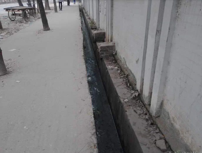 ধাকনাহীন