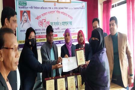 ধামইরহাটে ৫ নারী জয়িতাকে সংবর্ধনা প্রদান