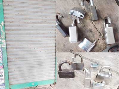 ধামইরহাটে নাইট গার্ডকে বেধে রেখে ২০টি দোকানে দুর্ধর্ষ চুরি-ব্যাপক ক্ষয়ক্ষতি