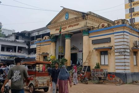 দিনাজপুরে যত্রতত্র গড়ে উঠেছে ইমারত মানছে না সংশ্লিষ্ট সরকারি সংস্থাগুলোর আইন
