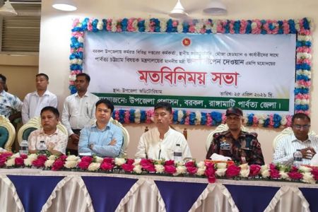 রাঙ্গামাটি বরকলে পরীক্ষার্থীদের পাশে দাঁড়িয়ে মানবিক দৃষ্টান্ত গড়লেন পার্বত্য মন্ত্রী দীপেন দেওয়ান