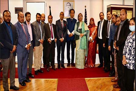 নিউইয়র্কস্থ বাংলাদেশ কনস্যুলেট জেনারেল পরিদর্শনে শিক্ষমন্ত্রী 