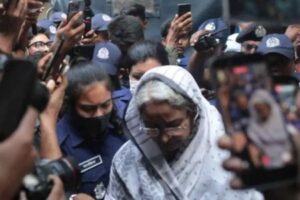প্যারোলে মুক্ত হয়ে স্বামীর শেষ বিদায়ে ধানমন্ডিতে দীপু মনি