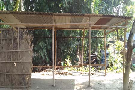 মধুখালীতে সরকারি জায়গা দখল করে ঘর নির্মান