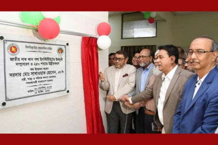 চিকিৎসকরা বহু সীমাবদ্ধতার মাঝেও দিনরাত সেবা দিয়ে যাচ্ছেন – স্বাস্থ্যমন্ত্রী