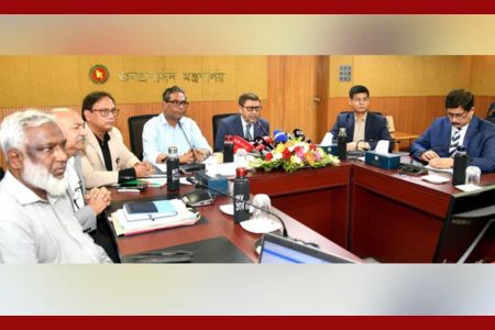চিকিৎসকদের বদলি-পদায়নে রাজনৈতিক পরিচয় নয়, গুরুত্ব পাবে মেধা-যোগ্যতা