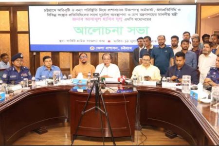 বন্যা পরবর্তী পুনর্বাসনে সর্বোচ্চ গুরুত্ব দিয়ে কাজ করছে