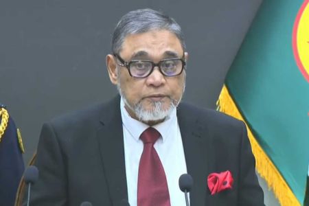 ইতিহাস গড়লেন সিইসি, বিভাজন ছাড়াই ২৯৬ এমপির শপথ