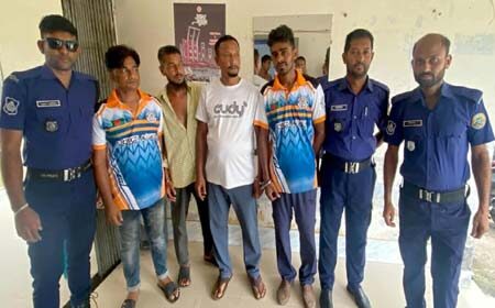 গরুর হাটে চাঁদাবাজি