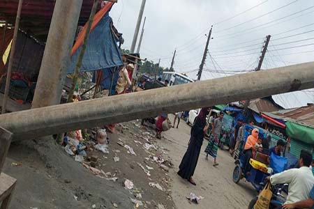 বিদ্যুতের খুঁটিতে চাপা পড়ে মৃত্যু