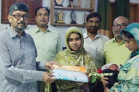 সকালে সন্তানের জন্ম দিয়ে দুপুরে এইচএসসি পরীক্ষায় অংশ নিলেন মা