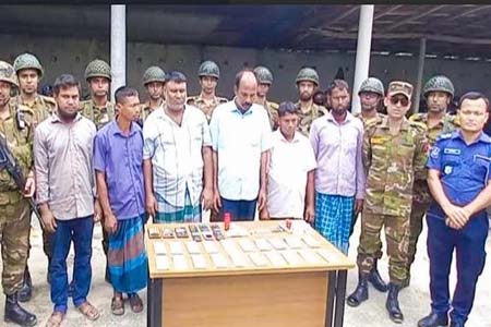 জাল ডলারসহ আটক