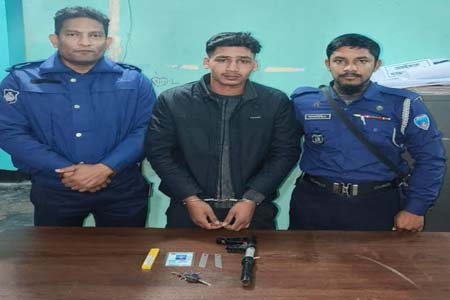 পুলিশের নকল আইডি কার্ড-পাইপগানসহ তরুণ গ্রেপ্তার