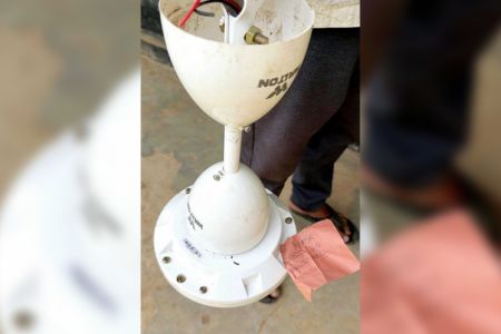 বিদ্যালয়ের চুরি করা সিলিং ফ্যান ফেরত দিয়ে গেল চোর, সঙ্গে ঝুলছে চিরকুট