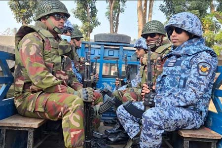 যৌথ বাহিনীর টহল