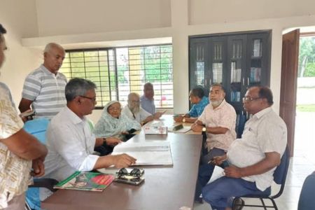 বীরশ্রেষ্ঠ মুন্সী আব্দুর রউফ স্মৃতি গ্রন্থগার ও জাদুঘর পরিদর্শন করলেন - জেলা পরিষদের প্রশাসক