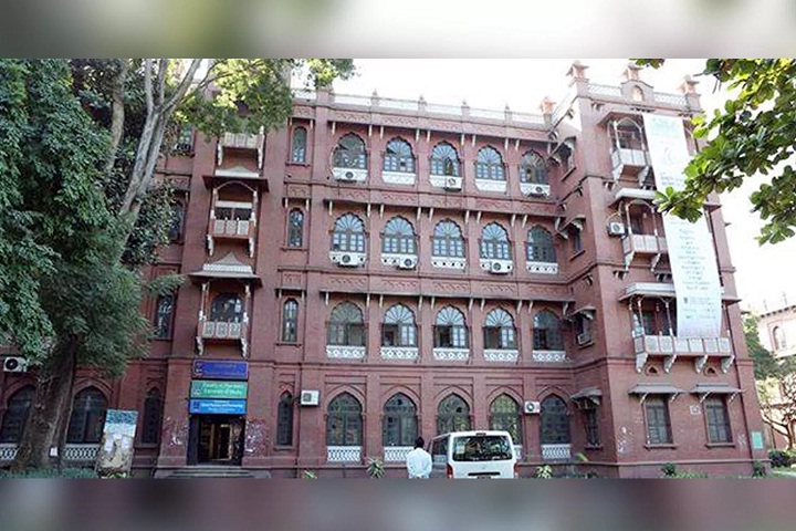 ঢাকা বিশ্ববিদ্যালয়ের ফার্মেসি অনুষদে শিক্ষক নিয়োগে দুর্নীতি