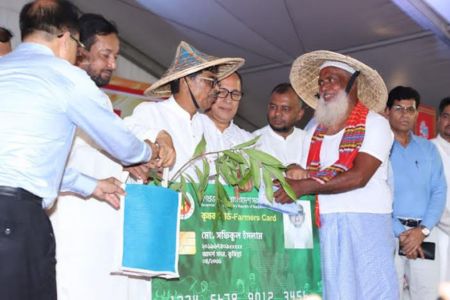 "কৃষি কার্ড" কৃষি খাতকে স্বাবলম্বী ও স্বয়ংসম্পূর্ণ করে তুলবে - কৃষিমন্ত্রী