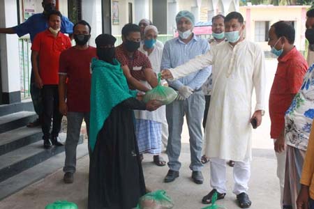 পাট চাষীদের সার বিতরণ