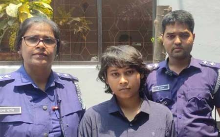 ধর্ষক বাকে কুপিয়ে হত্যা