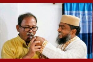 ভোটের লড়াই শেষে ফুলেল শুভেচ্ছা, প্রতিদ্বন্দ্বী দেলাওয়ারের বাড়িতে ফয়সল