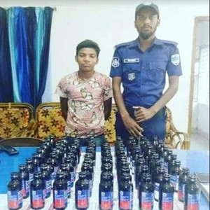 মাদক ব্যবসায় পিছিয়ে নেই শিশুরা, শার্শায় ফেনসিডিল সহ কিশোর বহনকারী আটক 