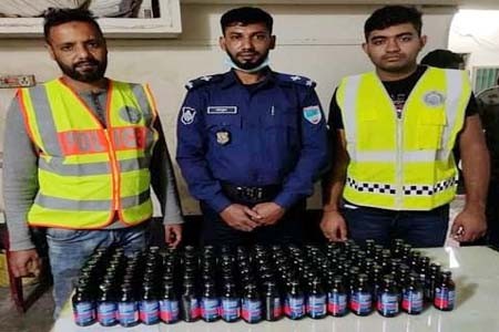 বেনাপোলে ১০২ বোতল ফেন্সিডিল জব্দ করেছে পোর্ট থানা পুলিশ